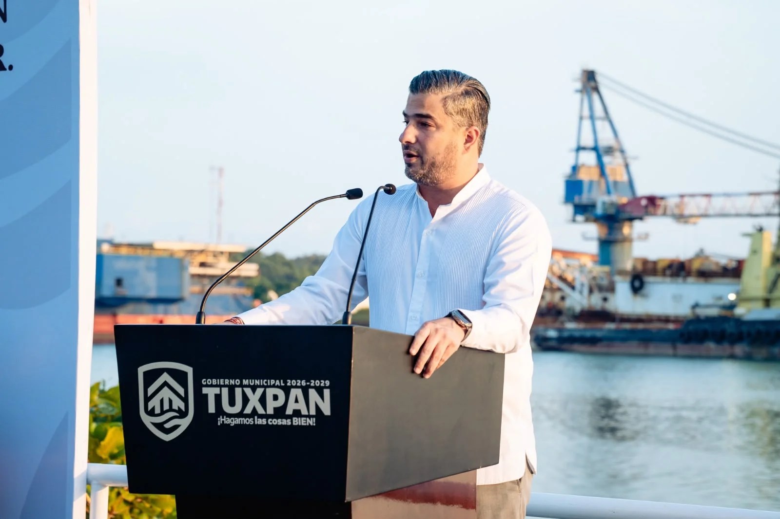 Tuxpan honra la memoria de Fausto Vega Santander con monumento conmemorativo