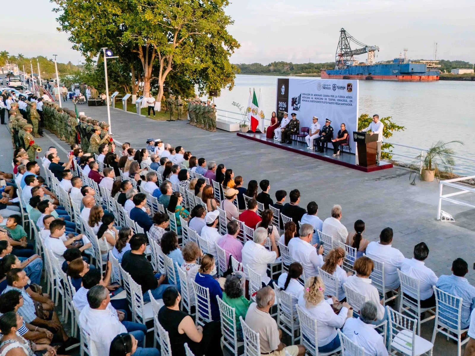 Tuxpan honra la memoria de Fausto Vega Santander con monumento conmemorativo