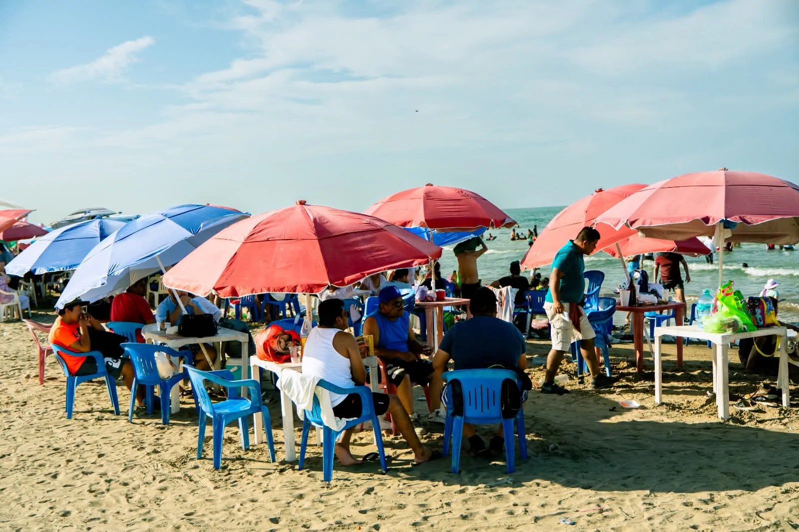 Alcalde Daniel Cortina Martinez destaca gran presencia de turismo y tuxpeños en las playas de nuestro puerto en este fin de semana