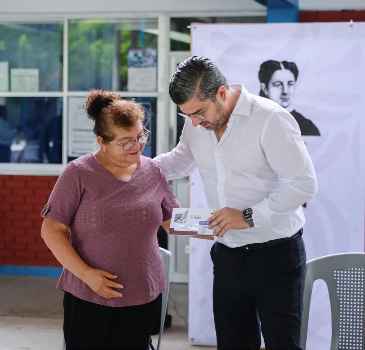 Daniel Cortina encabeza entrega de 123 tarjetas de la Pensión para el Bienestar de las personas adultas mayores y 180 mujeres bienestar.