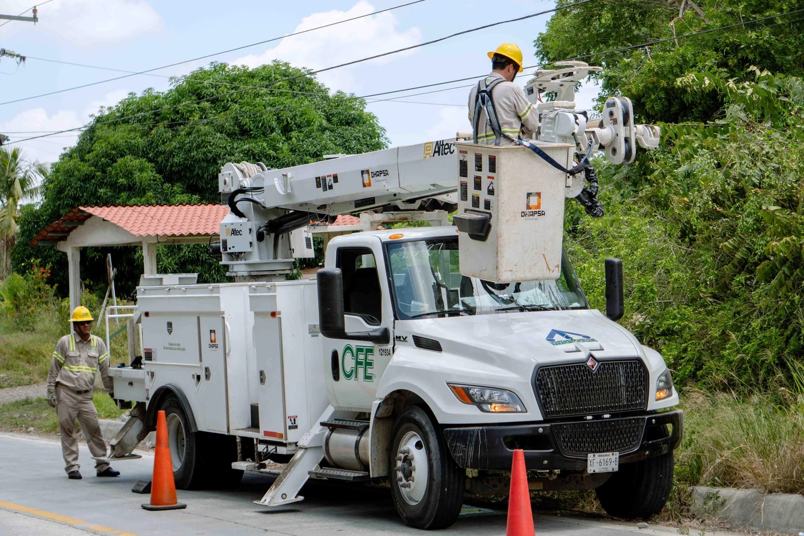 Gobierno de Tuxpan y CFE trabajan para brindar mayor seguridad y mejor servicio eléctrico