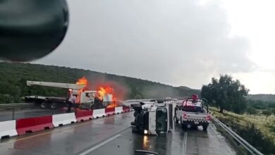 Grúa envuelta en llamas tras chocar en la autopista Arco Norte, a la altura de Ajoloapan