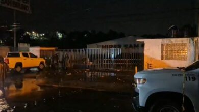 Entrada inundada de la tienda Hiper San Bruno en el barrio de San Bruno, Xalapa, durante la tormenta