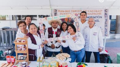 Puestos del Tianguis Campesino en Tuxpan con maíces nativos, frutas y hortalizas
