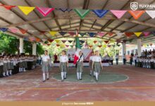 Comunidad escolar de la Primaria Federal Jesús Reyes Heroles encabeza los honores a la bandera en Tuxpan