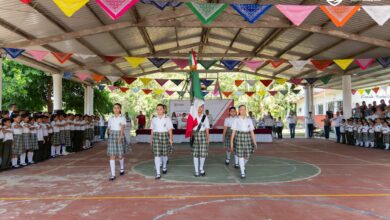 Comunidad escolar de la Primaria Federal Jesús Reyes Heroles encabeza los honores a la bandera en Tuxpan
