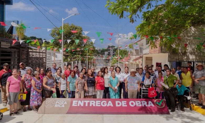 La alcaldesa Ada Rodríguez inaugura la calle Escarcha en la colonia Agustín Lara, Poza Rica