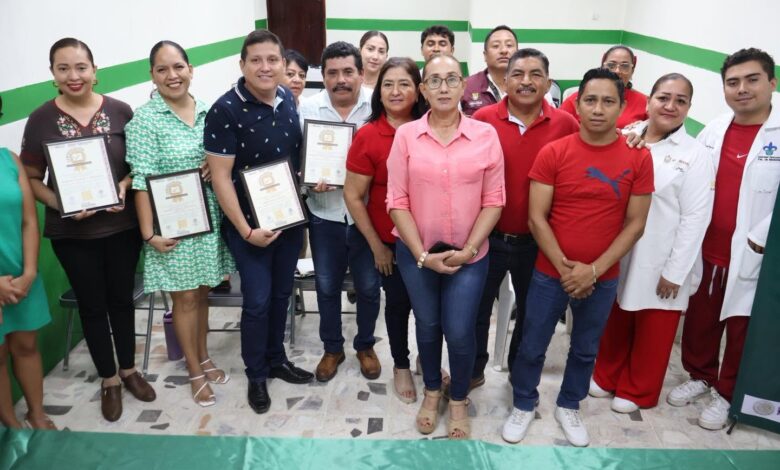 Autoridades de Tamiahua entregan certificados de Escuela Promotora de la Salud