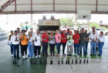 Entrega de plantas forestales nativas del programa de reforestación en Tamiahua
