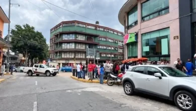 Calle Zamora cerrada en el centro de Xalapa durante la evacuación por el reporte de fuga de gas