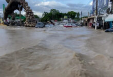 Inundación en la entrada de Álamo, glorieta de la mano con el coco, 19 de octubre de 2026