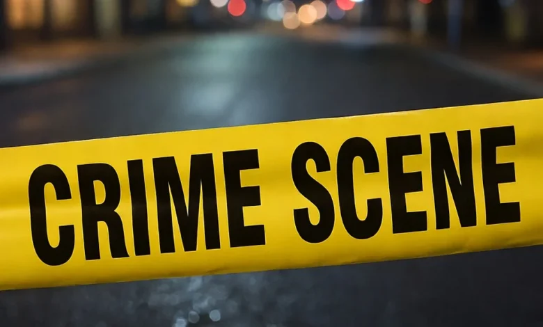 Cinta de acordonamiento policial en una calle de noche (imagen ilustrativa)