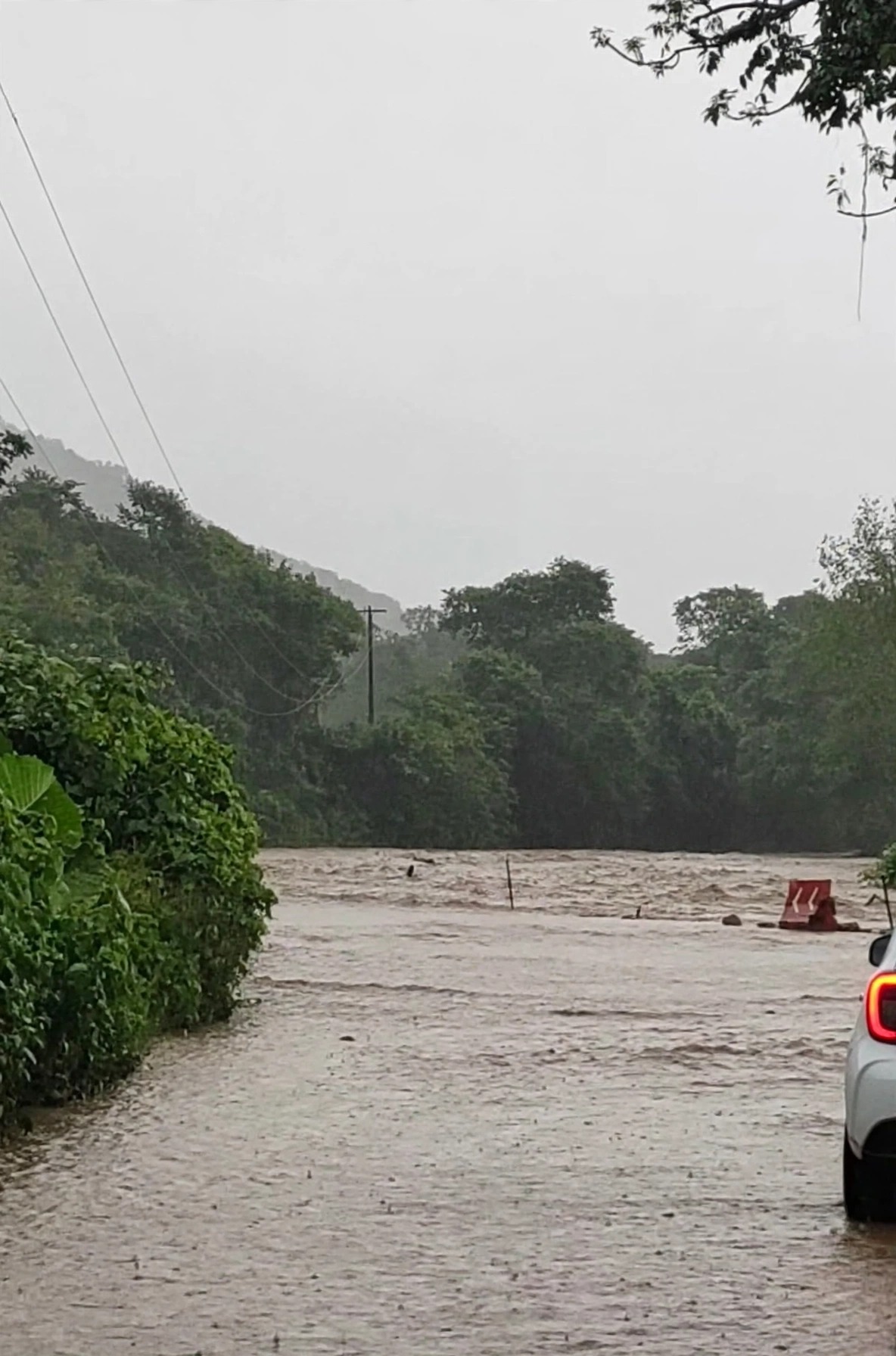 Ríos al alza en la Sierra: el agua baja a Álamo