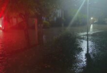 Calle inundada en Villas de San Clemente, Álamo Temapache, durante la lluvia de la madrugada del 1 de octubre de 2026