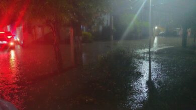 Calle inundada en Villas de San Clemente, Álamo Temapache, durante la lluvia de la madrugada del 1 de octubre de 2026
