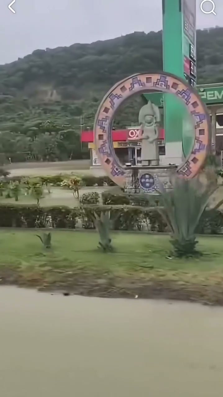 Inundación junto a la gasolinera en el tramo Tihuatlán–Álamo de la carretera federal 127