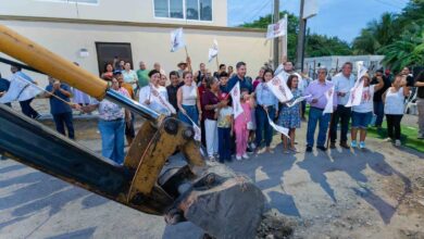 Banderazo de inicio de la construcción de guarniciones y banquetas en la calle Demetrio Manzano, colonia Arboleda, Tuxpan
