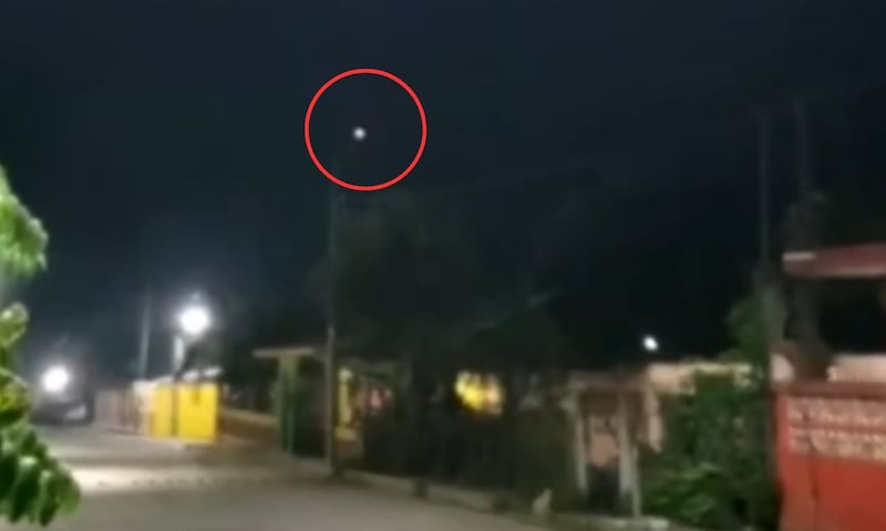 Esfera brillante sobre la Sierra de Otontepec, video de 2024