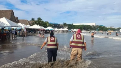 Vigilancia de Protección Civil en playa por bandera roja