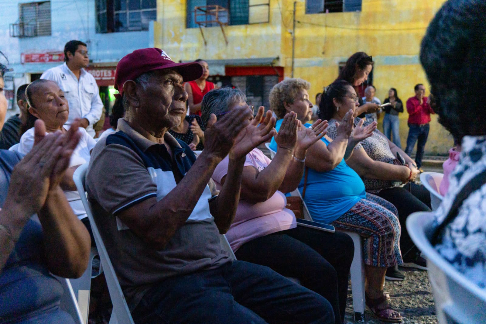 Vecinos de la colonia CANACO aplauden el inicio de la rehabilitación del drenaje sanitario