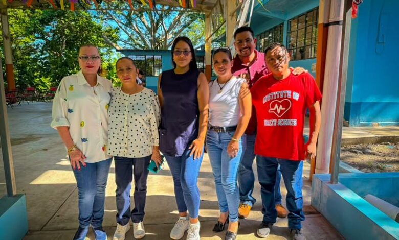 Donación de tinaco del Ayuntamiento de Cerro Azul a la escuela primaria Melchor Ocampo