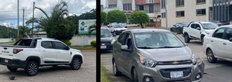 Camioneta Ram 700 blanca y automóvil Chevrolet gris tras el choque previo al puente Cazones II, en Tihuatlán