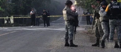 Elementos de seguridad acordonan la carretera Chote-Espinal en Papantla