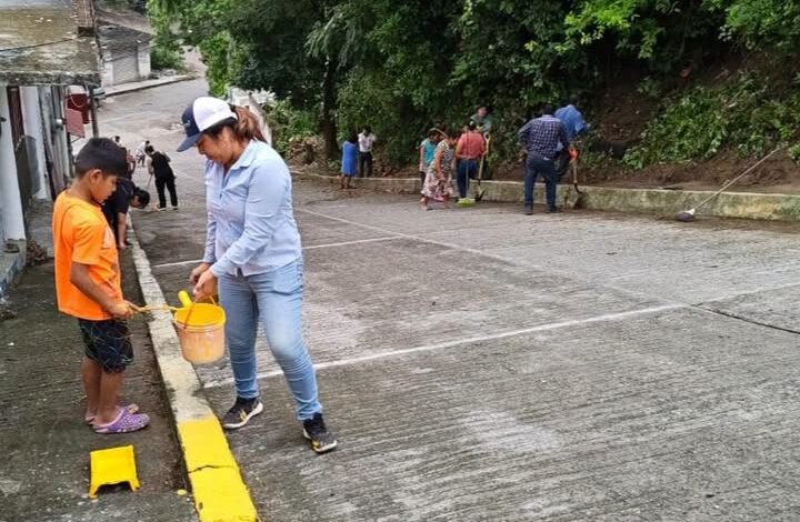 Faena de limpieza en la zona habitacional Manantiales, Papantla
