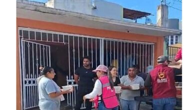Personal del DIF de Álamo entrega alimentos preparados a vecinos de Villa San Clemente