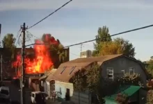 Incendio y humo tras el impacto de un dron contra edificios en Kiev
