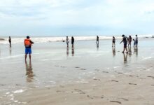 Playa Centro en Tamiahua con personal de Protección Civil durante recorridos de vigilancia