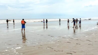 Playa Centro en Tamiahua con personal de Protección Civil durante recorridos de vigilancia