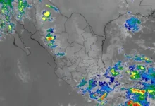 Mapa satelital de México con zonas de lluvia intensa sobre Veracruz y el Golfo