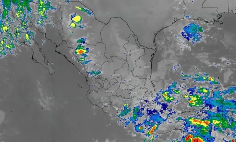 Mapa satelital de México con zonas de lluvia intensa sobre Veracruz y el Golfo