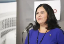 La exsenadora Alejandra León Gastélum durante un acto público