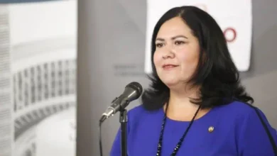 La exsenadora Alejandra León Gastélum durante un acto público