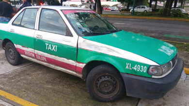 Motociclista hospitalizado tras accidente con el taxi XL-4930 en avenida Ruiz Cortines, Xalapa