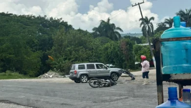 Motociclista derribado tras choque por alcance con camioneta en Naranjos