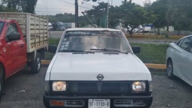 Camioneta Nissan blanca modelo 1994 robada en la colonia Obrera de Poza Rica