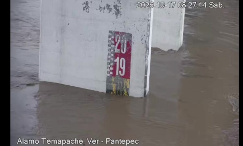 Cámara de monitoreo del río Pantepec en el puente José López Portillo, Álamo Temapache, la mañana del 17 de octubre de 2026