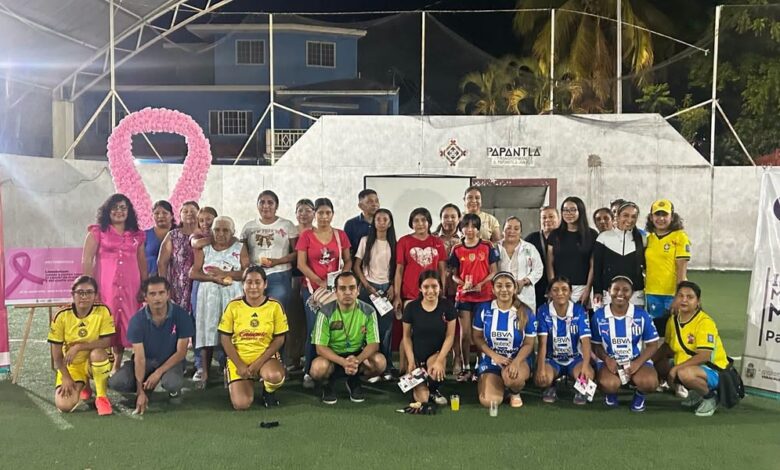 Jornada de concientización sobre cáncer de mama y cervicouterino en la cancha Libertad, Papantla
