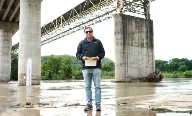 El río Papantla crecido en Puente Remolino; el comunicador Gonzalo Flores Castellanos reporta el descenso del nivel
