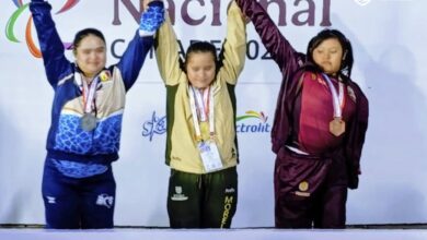 Atletas tuxpeños en el podio con sus medallas en la Paralimpiada Nacional CONADE 2026