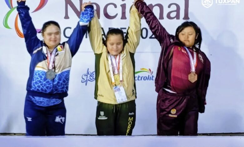 Atletas tuxpeños en el podio con sus medallas en la Paralimpiada Nacional CONADE 2026