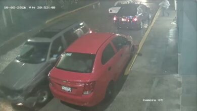 Vehículos dañados tras choque con fuga en la colonia Revolución, Poza Rica