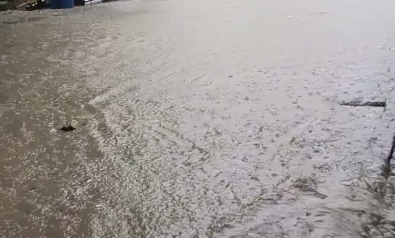 Calle inundada en la colonia Emiliano Zapata, Poza Rica, durante las lluvias del 3 de octubre de 2026