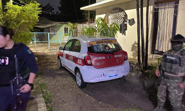 Taxi PR-2754 accidentado en Poza Rica, con elementos de seguridad en el lugar