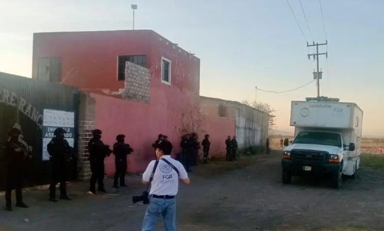 Personal de la FGR frente al Rancho Izaguirre en Teuchitlán, Jalisco