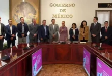 Claudia Sheinbaum con productores y funcionarios del Gobierno de México tras la firma de acuerdos