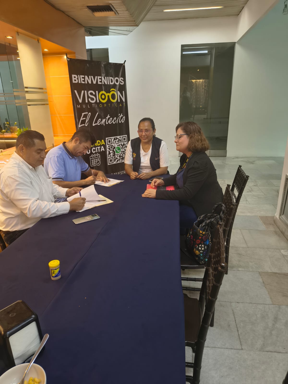 Firma del convenio entre el STSNS Zona Norte y Visión Multiópticas